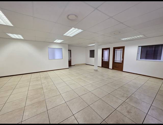 172M² OFFICE TO LET IN HONEYDEW